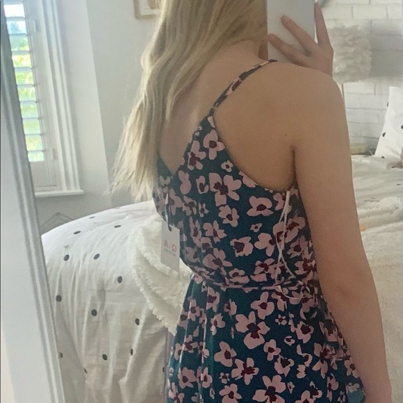 NWT- Womens (size medium) Q+A floral wrap dress - Picture 6 of 7